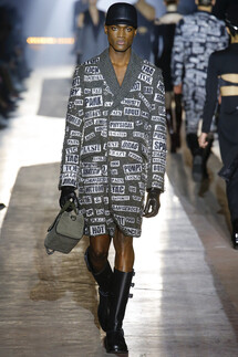 Moschino FALL 2018 MENSWEAR Milan MFW коллекция Moschino осень 2018 мужская неделя моды в Милане Mainstyles